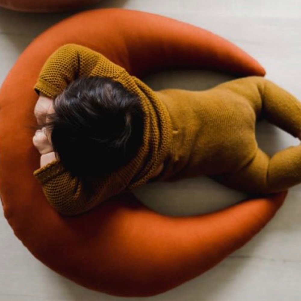 Snuggle Me Organics Feeding Pillow in Gingerbread